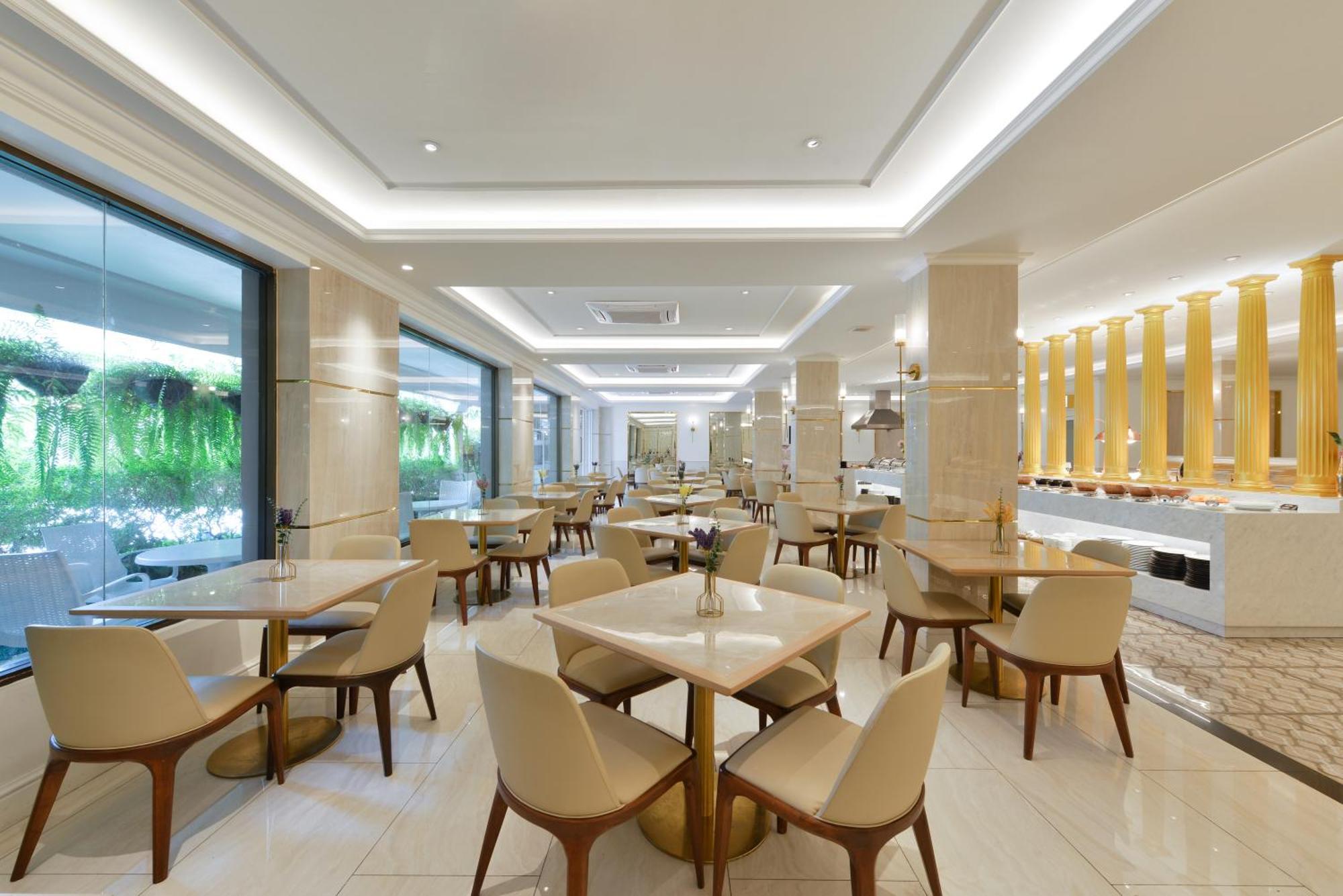The Beverly Hotel Pattaya Buitenkant foto