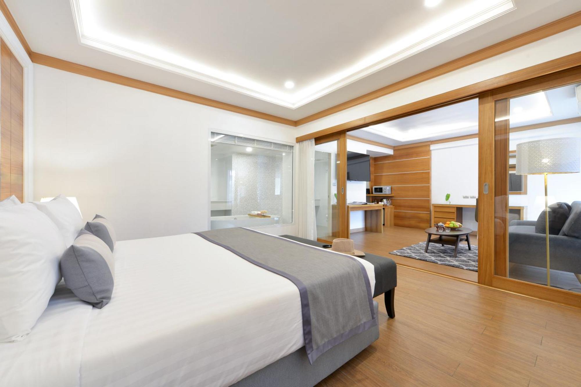 The Beverly Hotel Pattaya Buitenkant foto